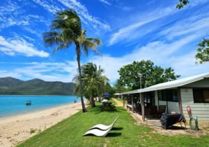 Montes Reef Resort absolute beachfront accommodation
